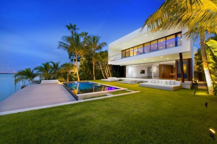 Miami-Beach-Residence-by-Luis-Bosch-02