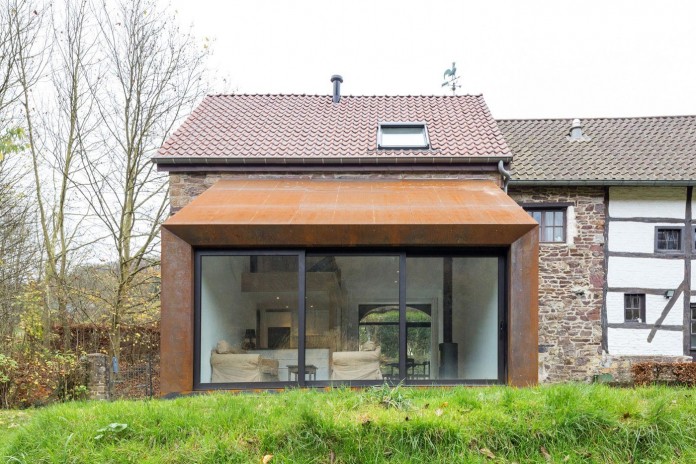 Modern-Barn-Extension-of-a-Eighteenth-Century-Home-in-Lustin-by-Puzzle-s-Architecture-04
