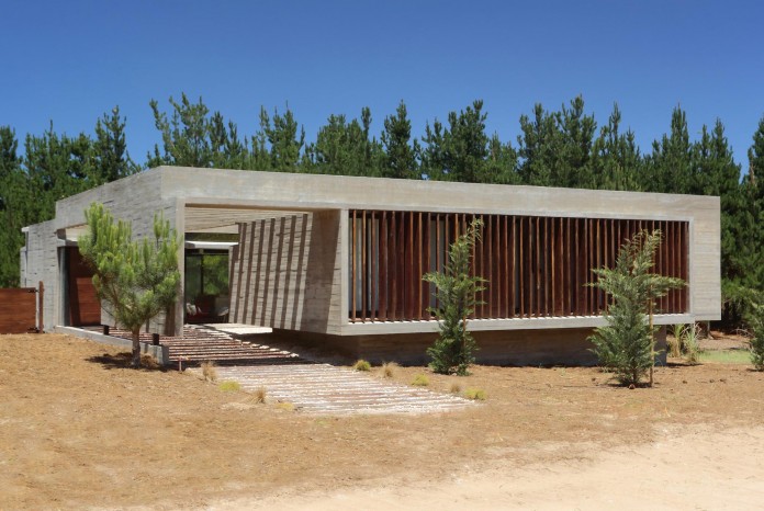 S-S-Summer-House-by-Besonias-Almeida-arquitectos-02