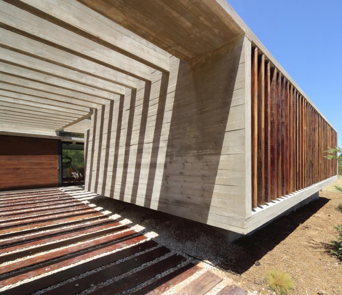 S-S-Summer-House-by-Besonias-Almeida-arquitectos-04