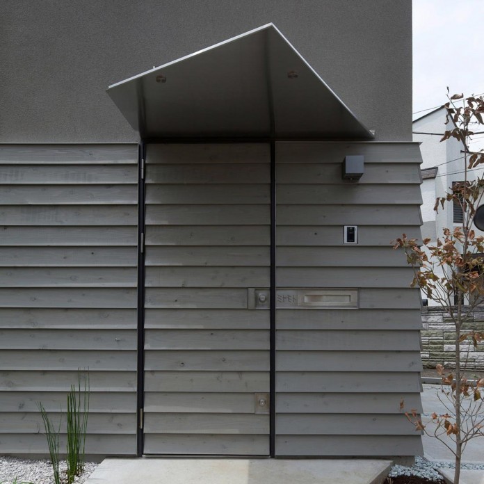 Small-House-with-Floating-Treehouse-by-Yuki-Miyamoto-Architect-02