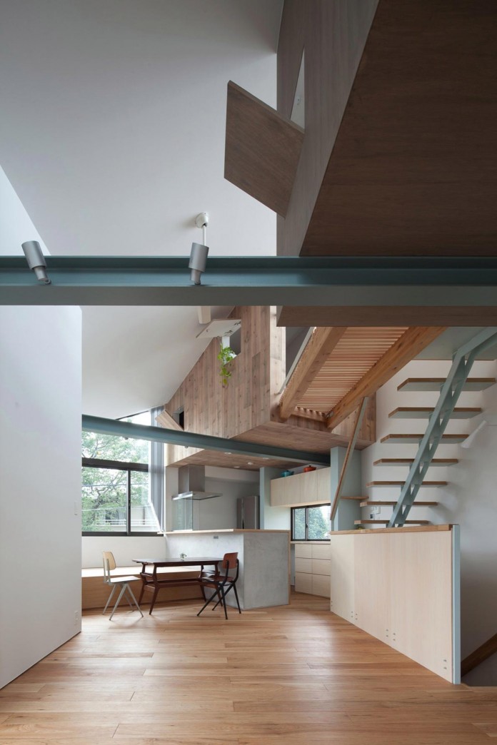 Small-House-with-Floating-Treehouse-by-Yuki-Miyamoto-Architect-10