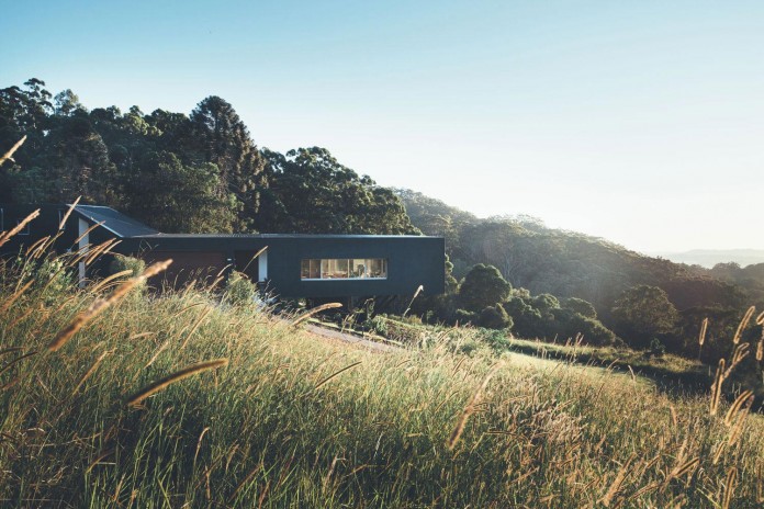 Stealth-Eco-Friendly-Home-on-the-Sunshine-Coast-by-Teeland-Architects-03
