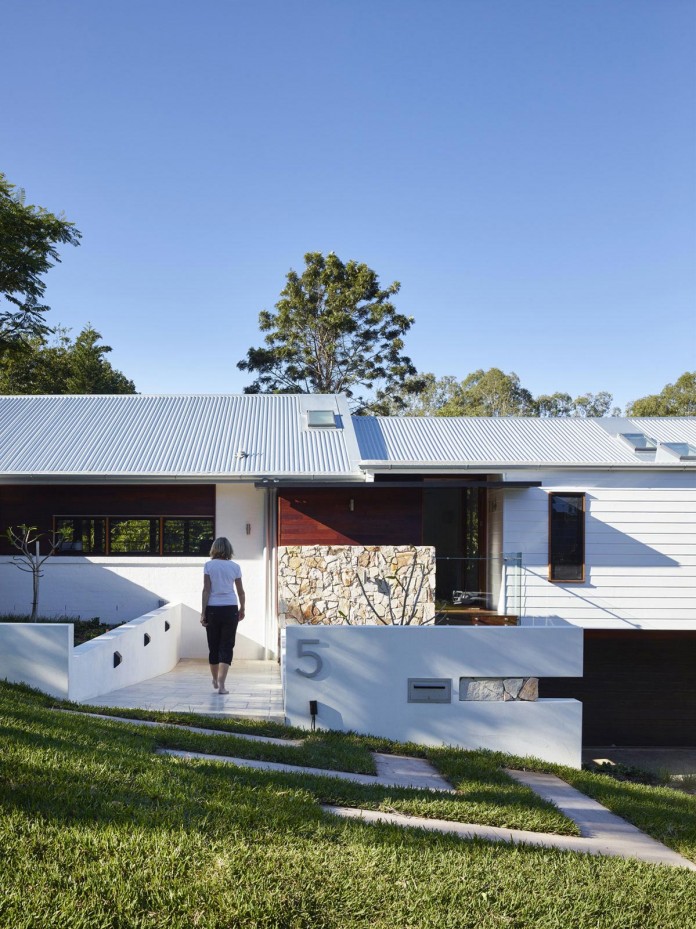 The-Creek-House-by-Shaun-Lockyer-Architects-05