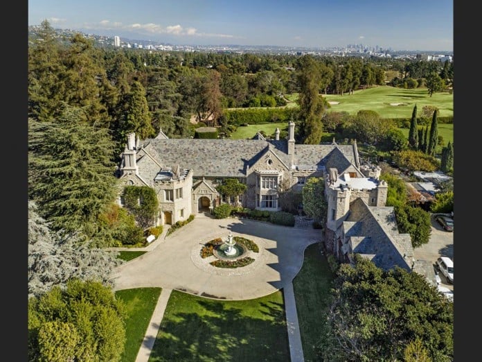 The-Playboy-Mansion-in-Holmby-Hills-is-for-sale-for-$200,000,000-02