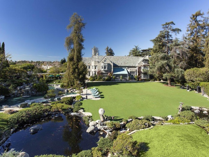 The-Playboy-Mansion-in-Holmby-Hills-is-for-sale-for-$200,000,000-06
