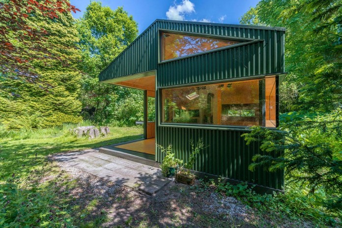 Thoreau-s-Cabin-in-the-middle-of-the-forrest-by-cc-studio-06