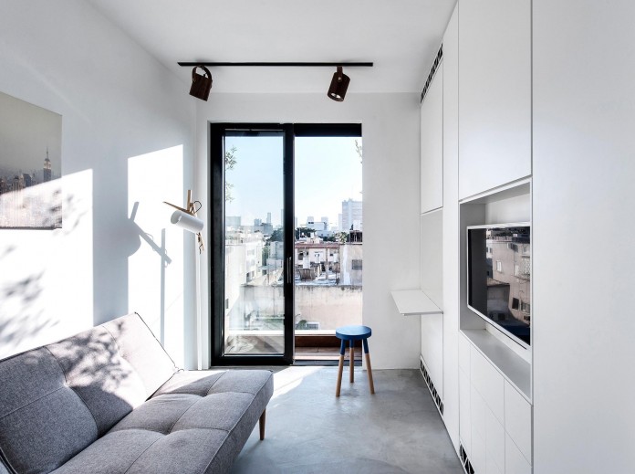Wood-concrete-and-metal-creates-a-contemporary-yet-warm-living-space-of-a-Duplex-Penthouse-in-Tel-Aviv-by-Gabrielle-Toledano-09