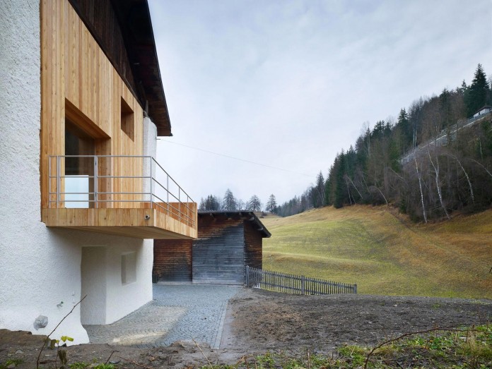 the-Florins-114-the-classic-Engadine-farmhouse-in-the-Swiss-hamlet-by-Philipp-Baumhauer-Architects-04