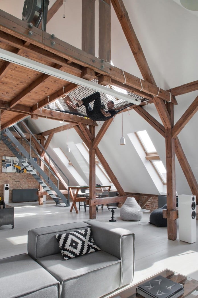 Contemporary-Attic-Apartment-in-the-Poznan-City-Center-by-Cuns-Studio-08