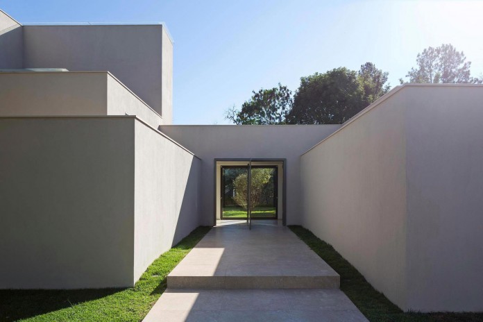 Contemporary-Paineira-House-by-Bloco-Arquitetos-07