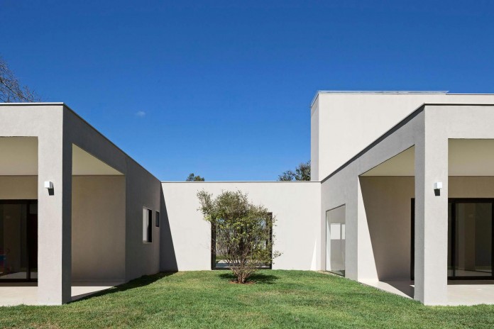 Contemporary-Paineira-House-by-Bloco-Arquitetos-10