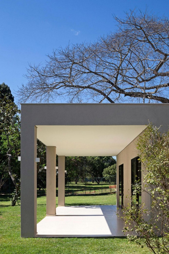 Contemporary-Paineira-House-by-Bloco-Arquitetos-11