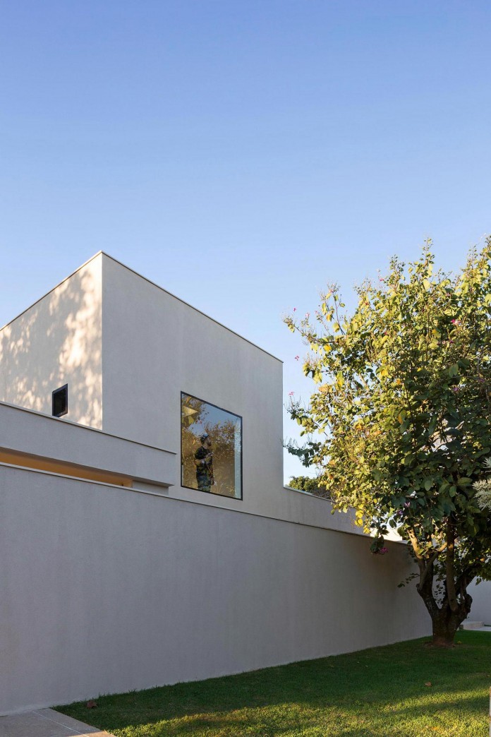 Contemporary-Paineira-House-by-Bloco-Arquitetos-17