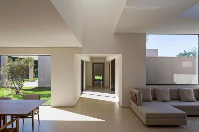 Contemporary-Paineira-House-by-Bloco-Arquitetos-21