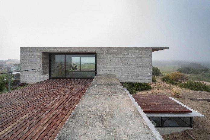 Modern-Concrete-Golf-House-by-Luciano-Kruk-Arquitectos-05