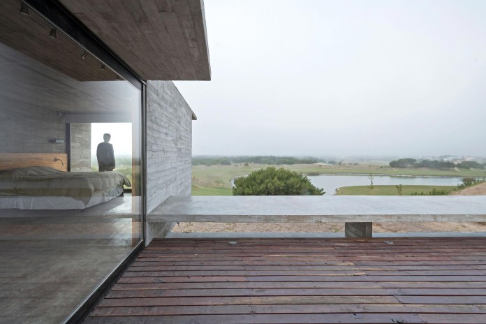 Modern-Concrete-Golf-House-by-Luciano-Kruk-Arquitectos-06