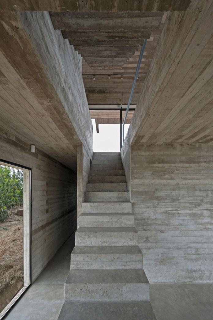 Modern-Concrete-Golf-House-by-Luciano-Kruk-Arquitectos-10