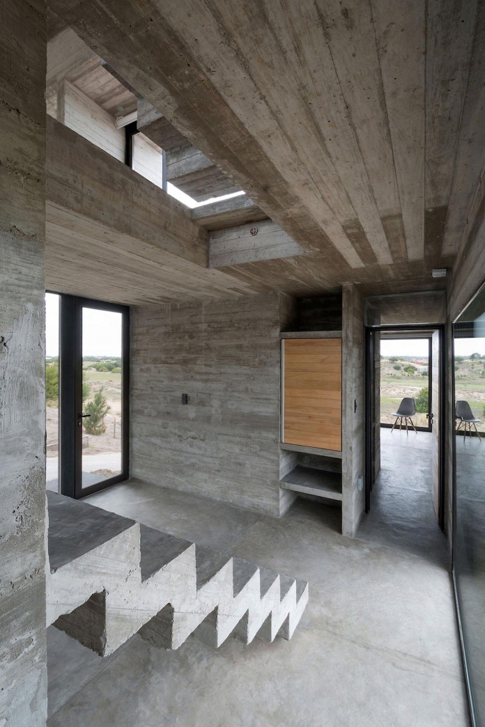 Modern-Concrete-Golf-House-by-Luciano-Kruk-Arquitectos-11