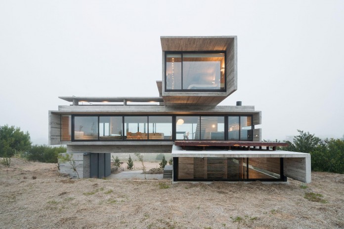 Modern-Concrete-Golf-House-by-Luciano-Kruk-Arquitectos-12