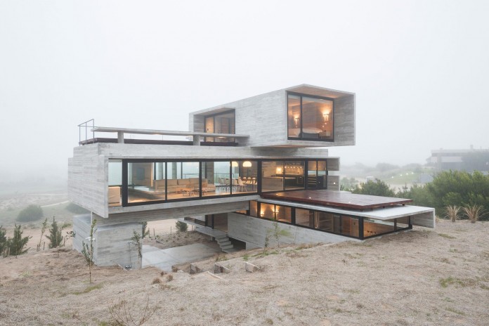 Modern-Concrete-Golf-House-by-Luciano-Kruk-Arquitectos-13