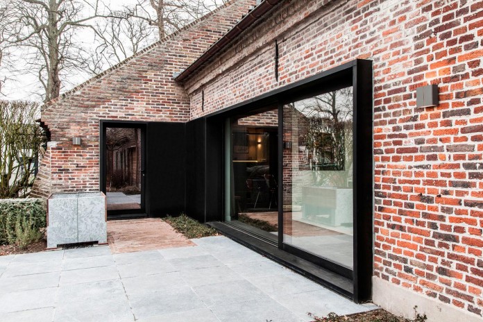Old-farm-converted-into-modern-Project-B-by-Juma-Architects-02