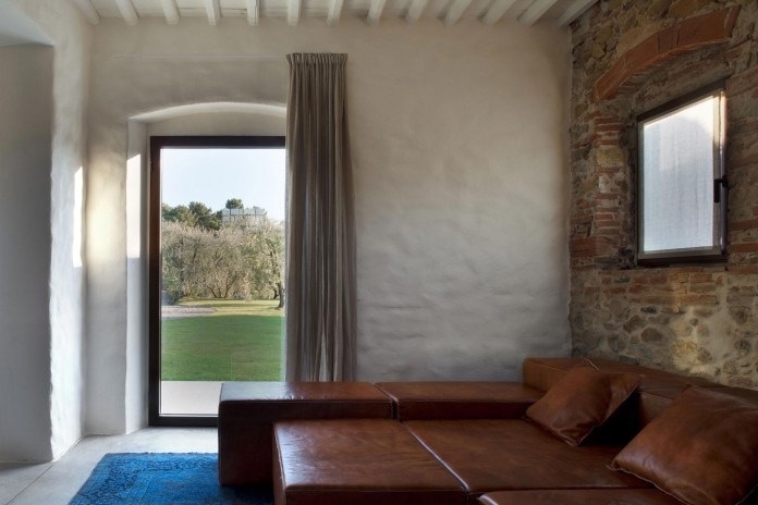 Renovation-of-a-19th-century-old-country-house-in-Lucca-by-MIDE-architetti-06