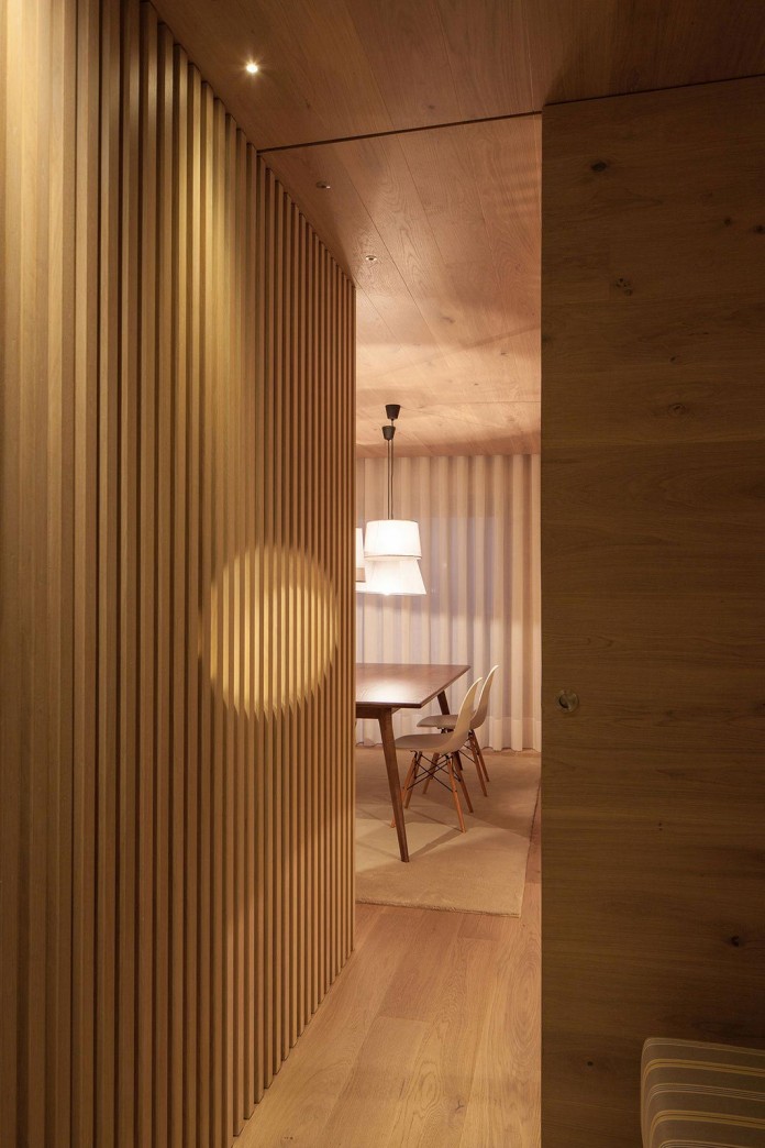 Seafront-Oak-Wood-Themed-Apartment-by-Pitagoras-Group-02