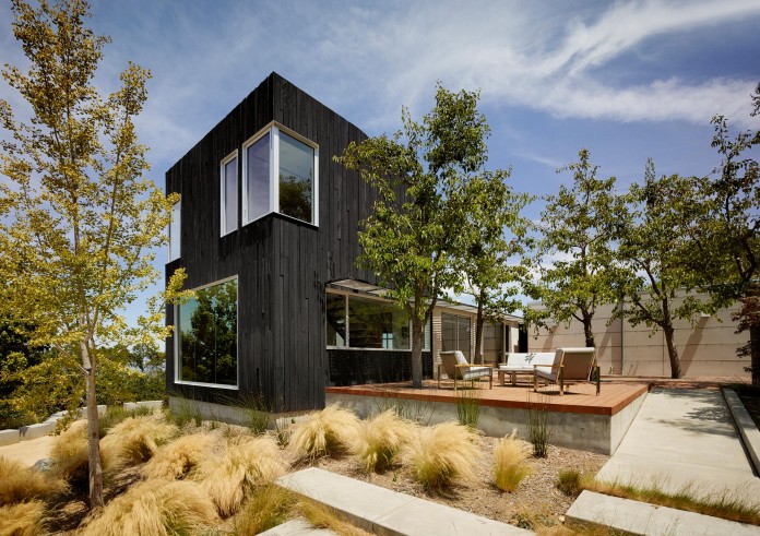 Show-Sugi-Ban-House-in-Los-Gatos-by-Schwartz-and-Architecture-03