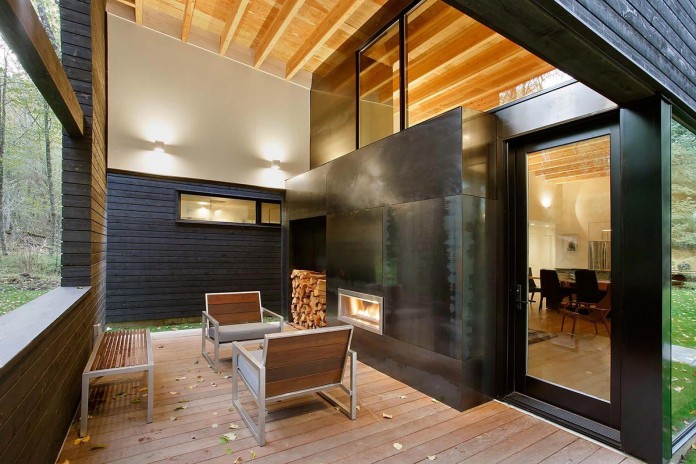 Small-Courtyard-House-on-White-River-by-Robert-Hutchison-Architect-14