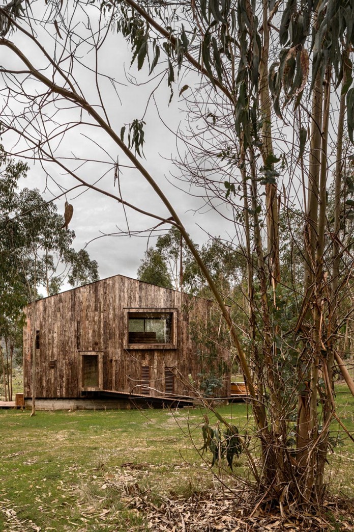 Tunquen-Wooden-Weekend-Home-by-DX-Arquitectos-03