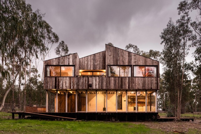 Tunquen-Wooden-Weekend-Home-by-DX-Arquitectos-13