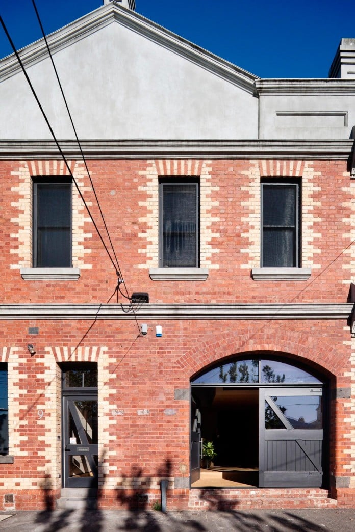 Warehouse-Converted-into-Water-Factory-Residence-in-Fitzroy-by-Andrew-Simpson-Architects-01