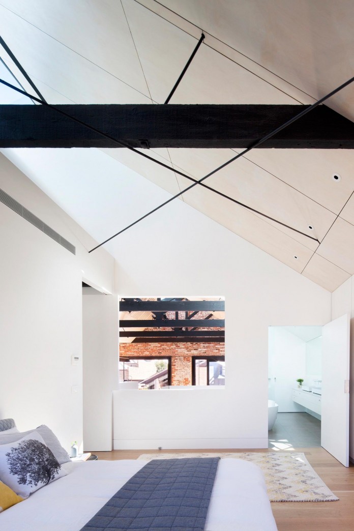 Warehouse-Converted-into-Water-Factory-Residence-in-Fitzroy-by-Andrew-Simpson-Architects-12