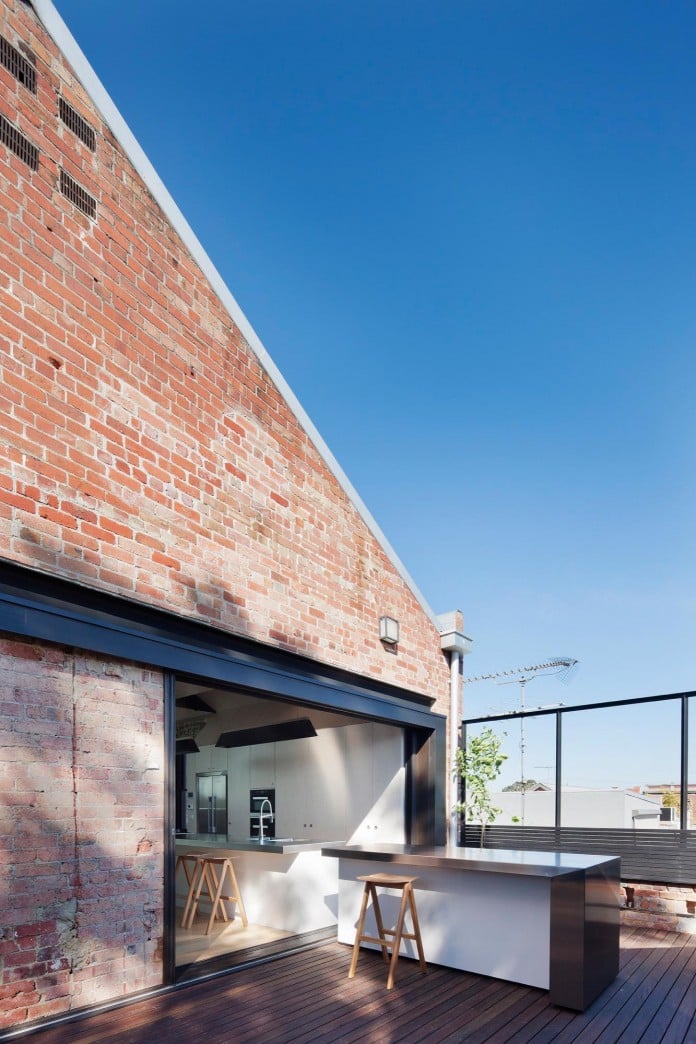 Warehouse-Converted-into-Water-Factory-Residence-in-Fitzroy-by-Andrew-Simpson-Architects-16
