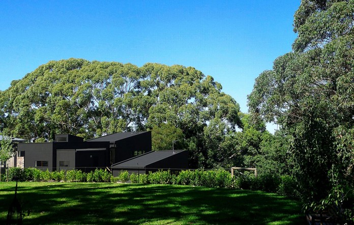 contemporary-pavilion-house-in-buli-new-south-wales-designed-by-alex-urena-design-studio-01