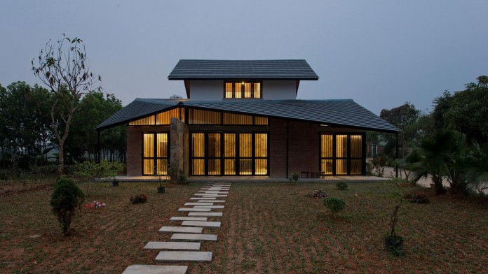 folded-roof-house-by-toob-studio-01