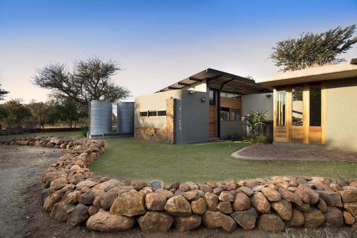 house-mouton-in-a-bushveld-estate-in-leeuwfontein-south-africa-by-earthworld-architects-02