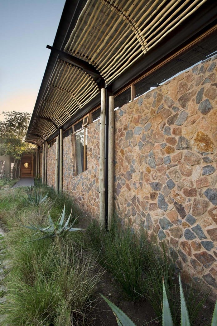 house-mouton-in-a-bushveld-estate-in-leeuwfontein-south-africa-by-earthworld-architects-05