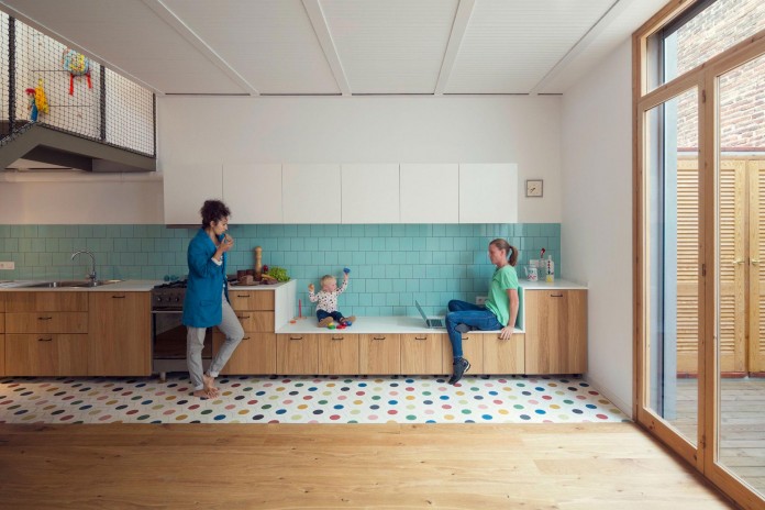 junos-children-playhouse-in-barcelona-by-nook-architects-03