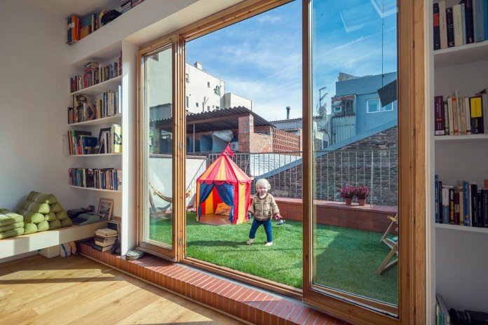 junos-children-playhouse-in-barcelona-by-nook-architects-10
