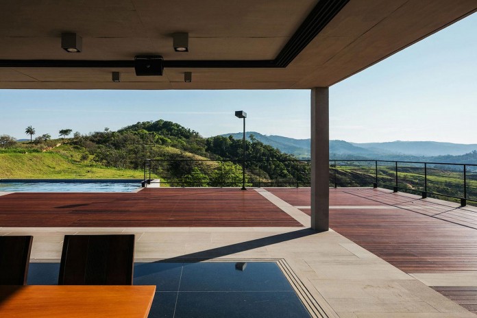 obra-arquitetos-designed-the-jj-hill-house-with-spectacular-views-over-amparo-sao-paulo-07