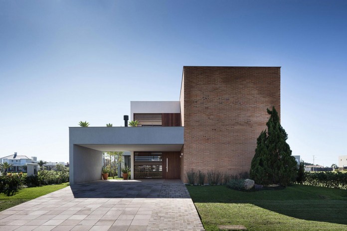 seferin-arquitetura-designed-c26-home-for-a-young-family-with-two-children-in-xangri-la-brazil-12