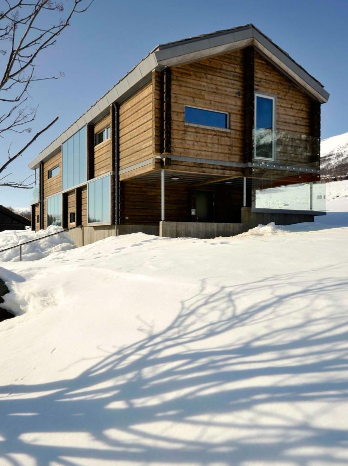 wooden-log-house-in-snowy-oppdal-norway-by-jva-02