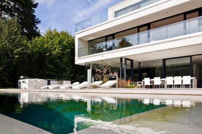 wunschhaus-architektur-designed-a-minimalist-house-in-hinterbruhl-lower-austria-02