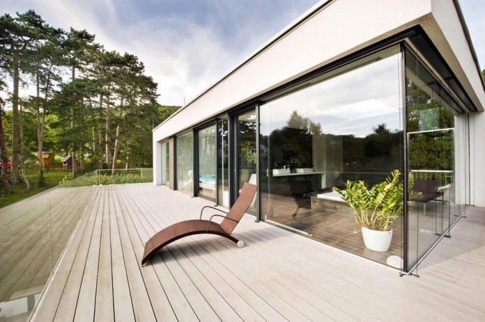 wunschhaus-architektur-designed-a-minimalist-house-in-hinterbruhl-lower-austria-03