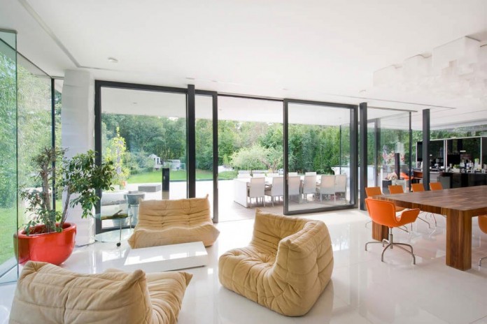 wunschhaus-architektur-designed-a-minimalist-house-in-hinterbruhl-lower-austria-04