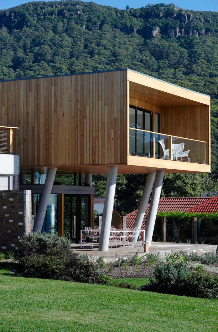 Low-ecological-impact-of-Austinmer-Family-Beach-Home-by-Alexander-Symes-Architect-04