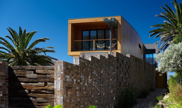 Low-ecological-impact-of-Austinmer-Family-Beach-Home-by-Alexander-Symes-Architect-05