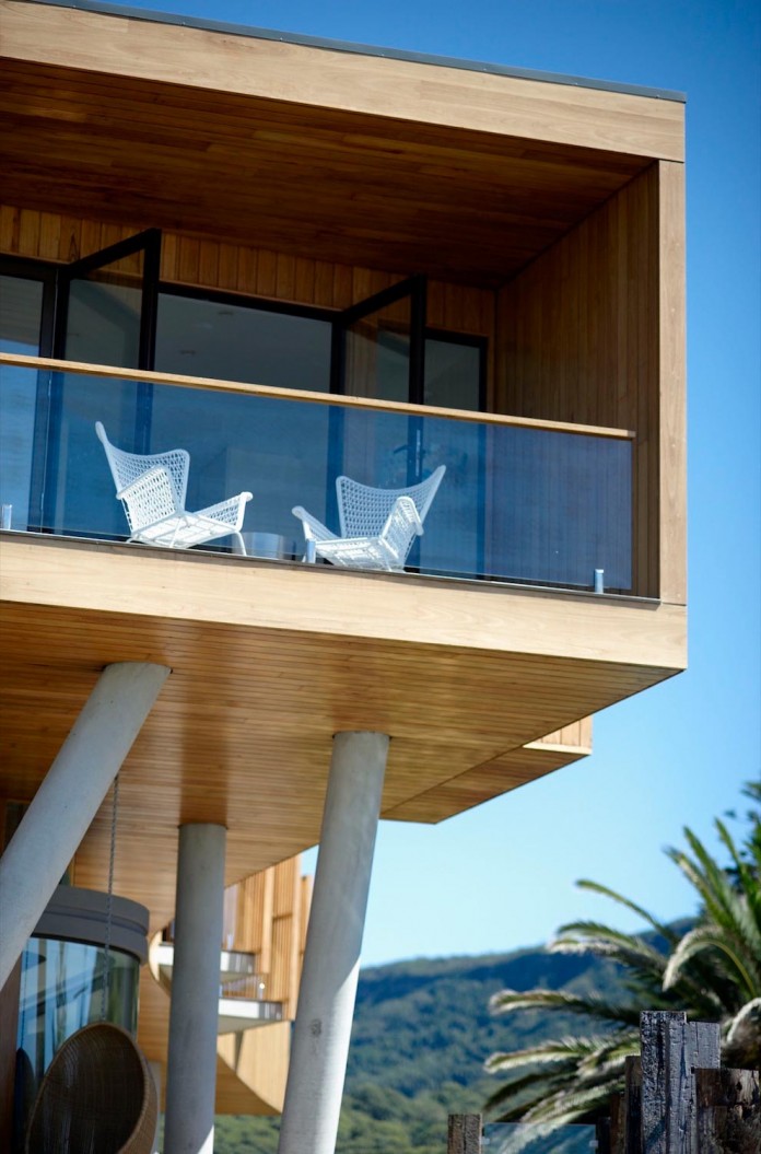 Low-ecological-impact-of-Austinmer-Family-Beach-Home-by-Alexander-Symes-Architect-06